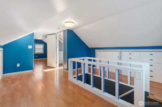 Upstairs bedroom (+half bath)