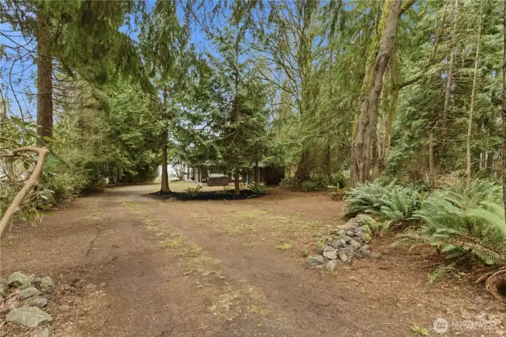 Long, Private drive into the property