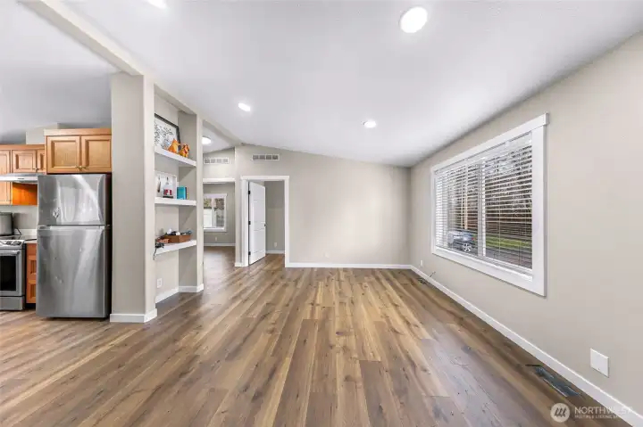 Easy floor plan with 3 bedrooms and 2 bathrooms