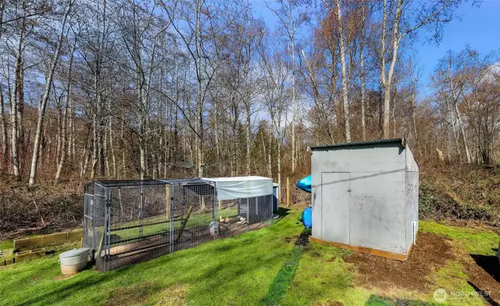 You even have room for chickens if you like!