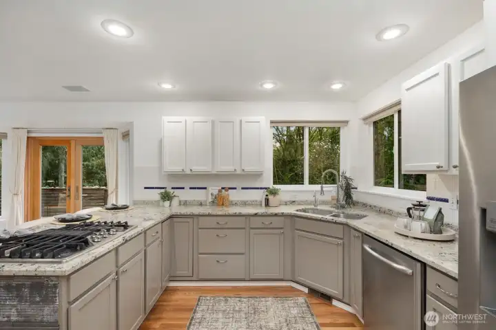 Kithcen with graite counters