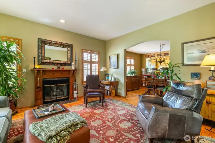 Gas fireplace in the living room on the main