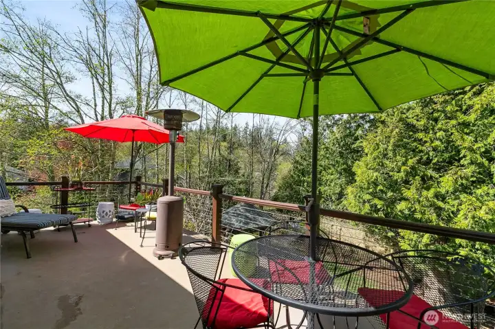 Large deck off kitchen upstairs