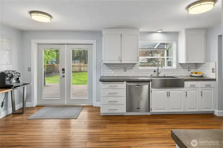 Huge kitchen area great for hosting!