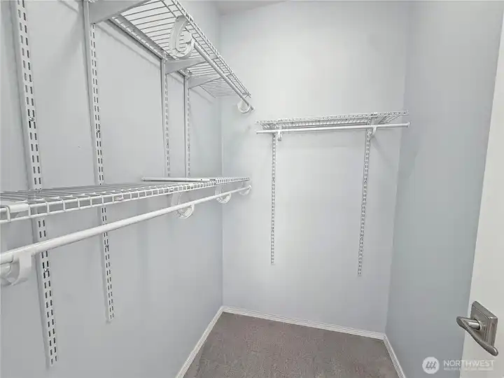 Walk in closet! Walk in closet!