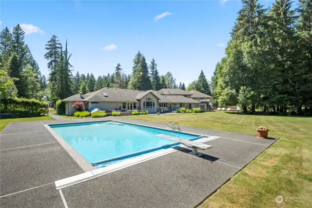 Days are getting longer and Spring/Summer will be here before you know it. There's a hot tub too....