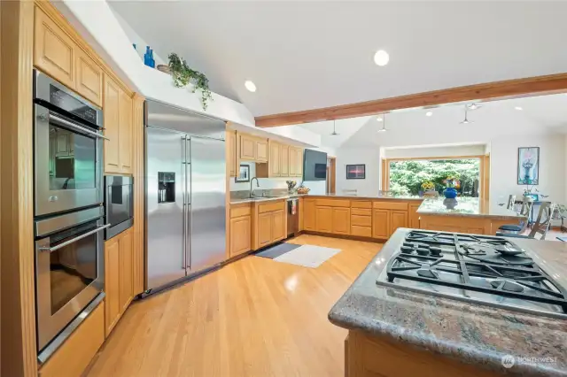 Look at ALL the space this kitchen employs.