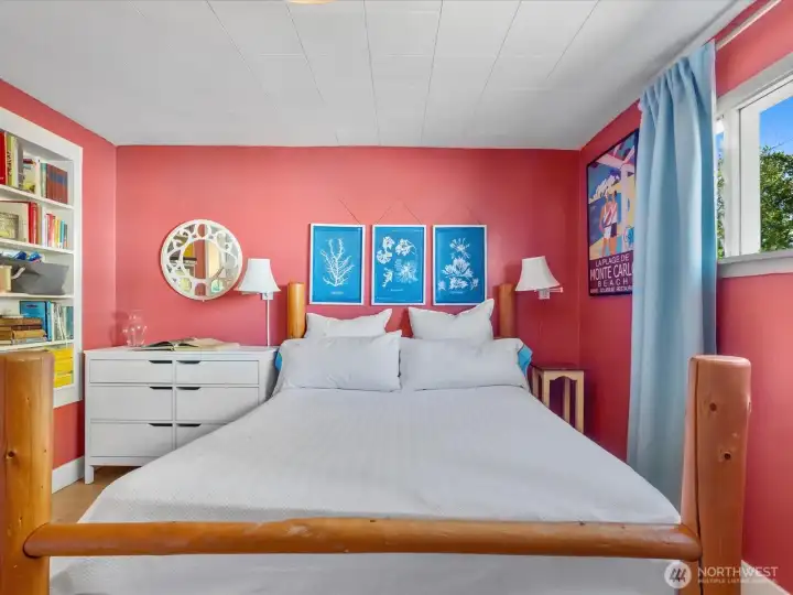 #2 pic of front bedroom on west side