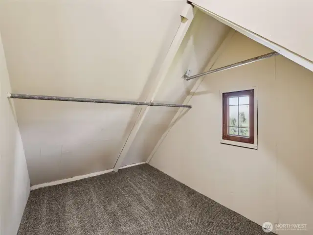 2nd bed walk in closet