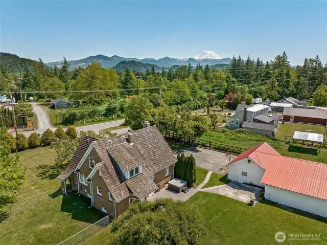 Stunning Mt.Rainier view from this charming home!