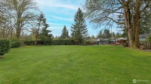 Croquet, volleyball . . . room for it all!