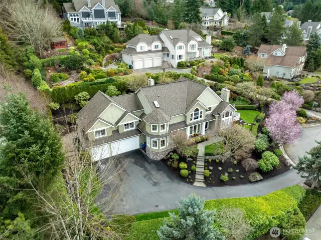 This home in Lakeview Estates is sitting at the top of the dead-end cul-de-sac. Private & Quiet