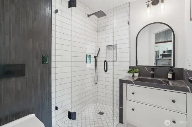 Main floor 3/4 bathroom