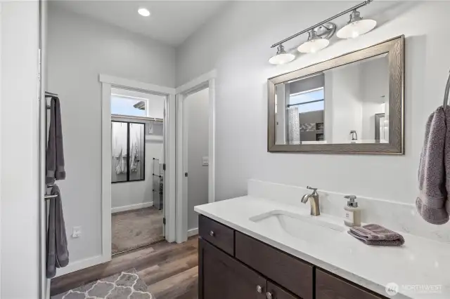 ... and huge ensuite with ...