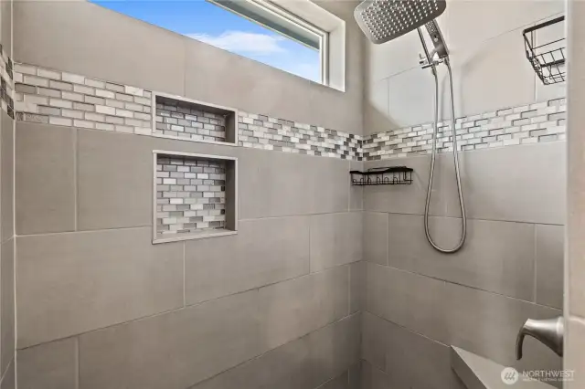 ... amazing walk-in shower ...