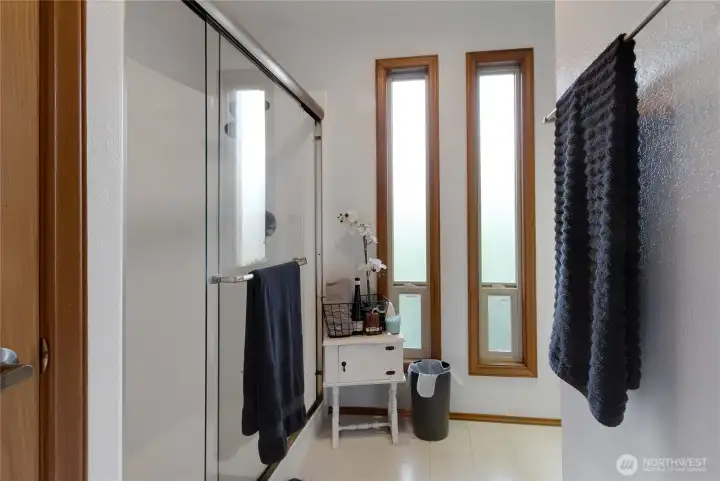Standup shower in Primary En-suite.