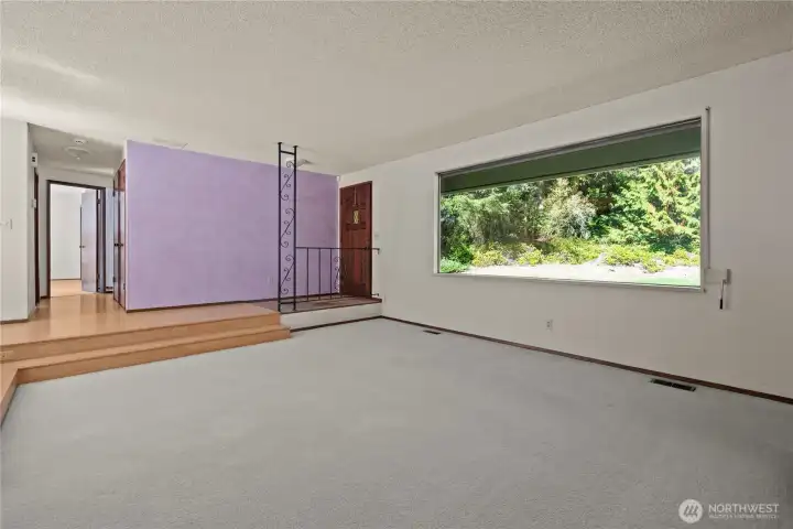 All the windows in the house have "roll down shutters", perfect for closing the house while traveling.