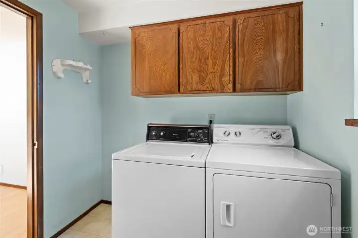 Laundry room, with additional closet space and door to the back deck, see virtual tour link for 3d tour and walk through. See virtual tour link for 3D walkthrough video, interactive floor plans and more.