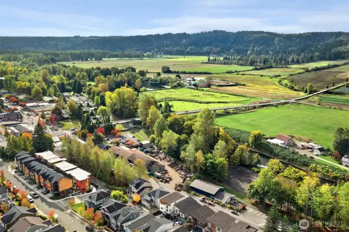 Experience the beauty of the Snoqualmie Valley — endless views, open skies, and small-town charm