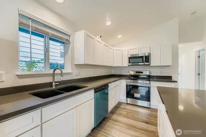 Perfect space for all your cooking needs and more!