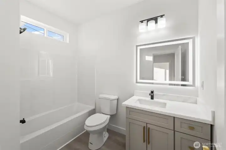 Main floor full bathroom