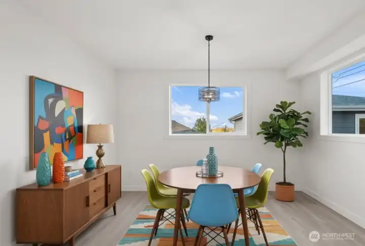 Dining room digitally staged by AI