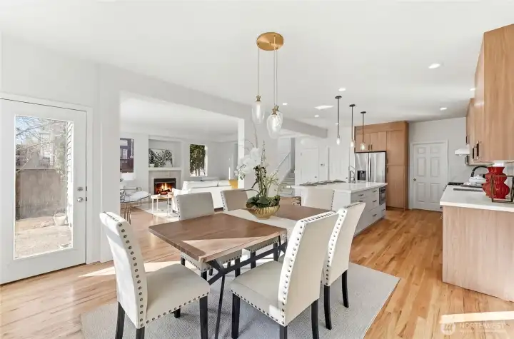 Inviting home prefect for both quiet moments and entertaining