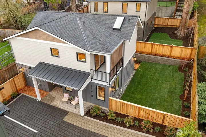 Hard to find fully fenced good size yard - perfect for pup!