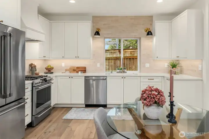 Private kitchen - Tile to ceiling with black/bronze scones