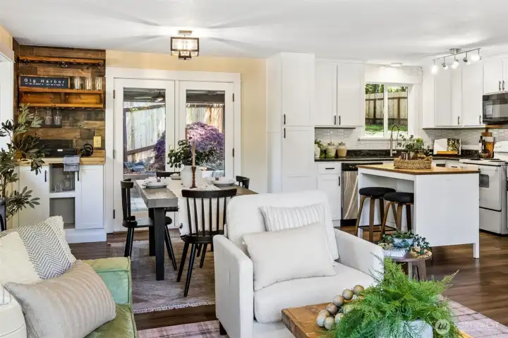 Living, dining and kitchen at the tip of your fingers.