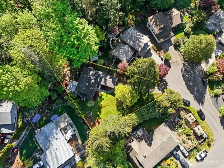 A bird's eye view of the lot. Lines approximate.