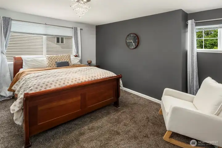 Spacious primary bedroom.