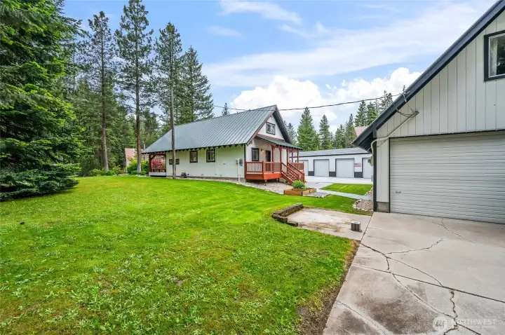 1056sqft pull through garage with dedicated 200amp service, propane fire place and 3/4 bathroom