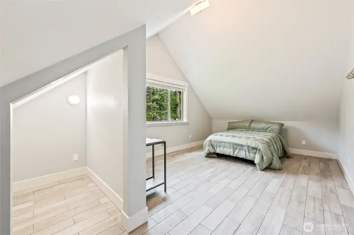 Upstairs guest bedroom