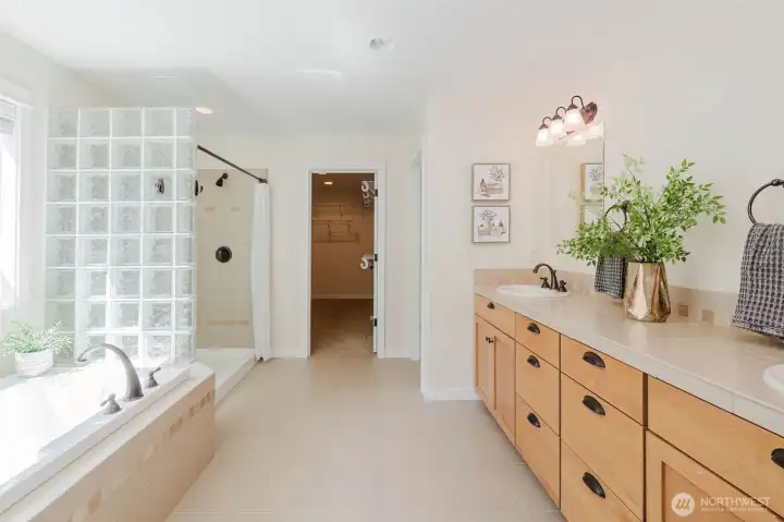 Primary bathroom with two sinks, separate shower and bathtub Primary bathroom with two sinks, separate shower and bathtub