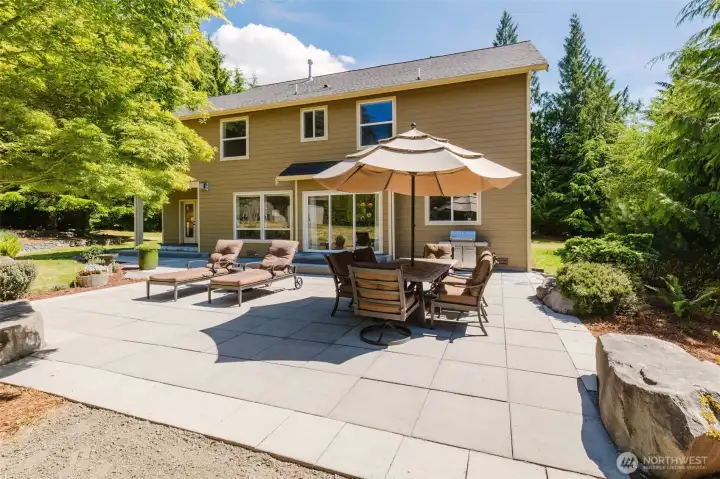 Back patio with lots of room for entertaining Back patio with lots of room for entertaining