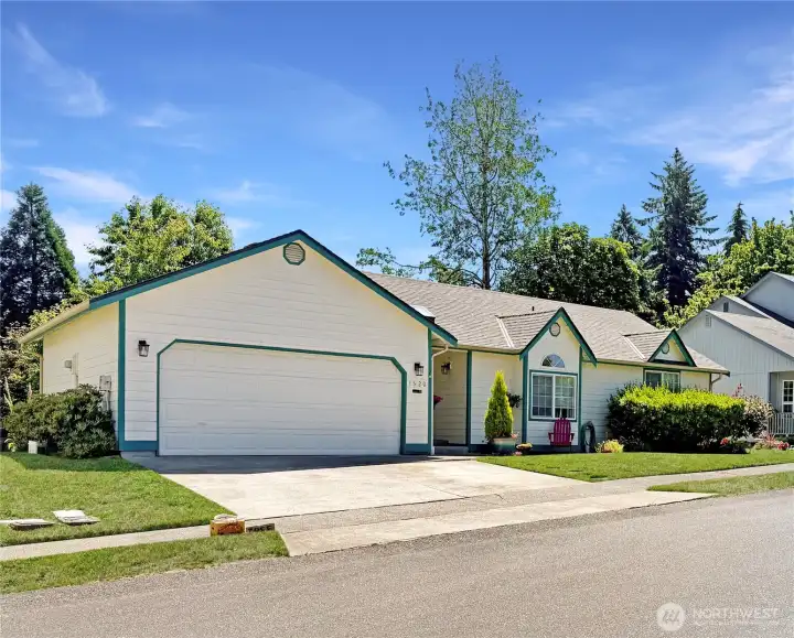 Sweet rambler in great location close to St Peters Hospital and medical offices.  One owner home lovingly cared for.