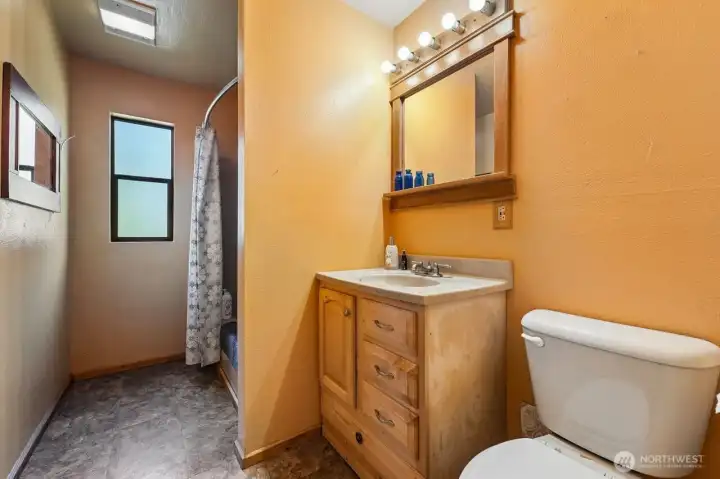 2nd Bathroom