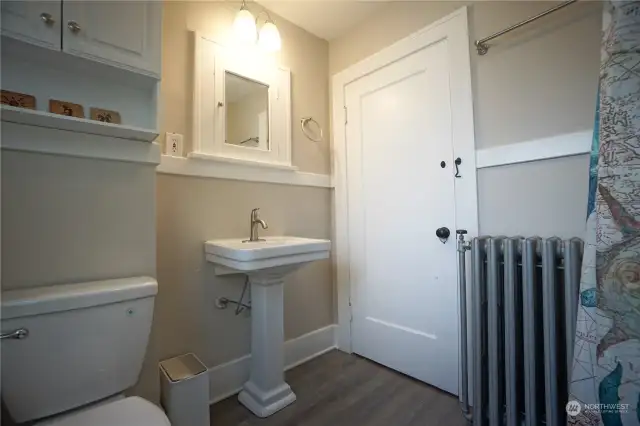 Top - another view of full bathroom