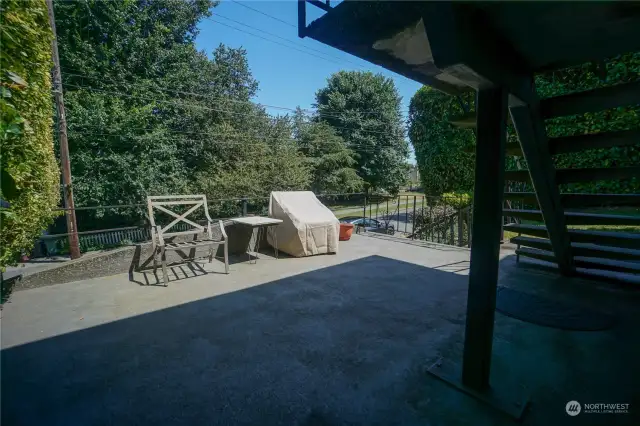 Large front porch on top of the garage for your BBQ and gathering.