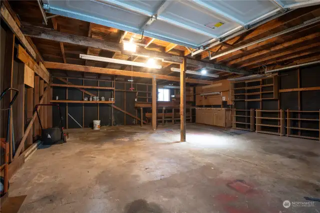Garage / shop