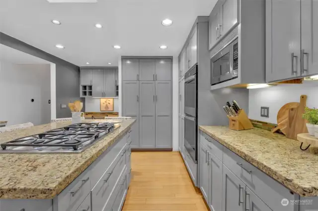 Let's cook in this extensive Chef Kitchen!