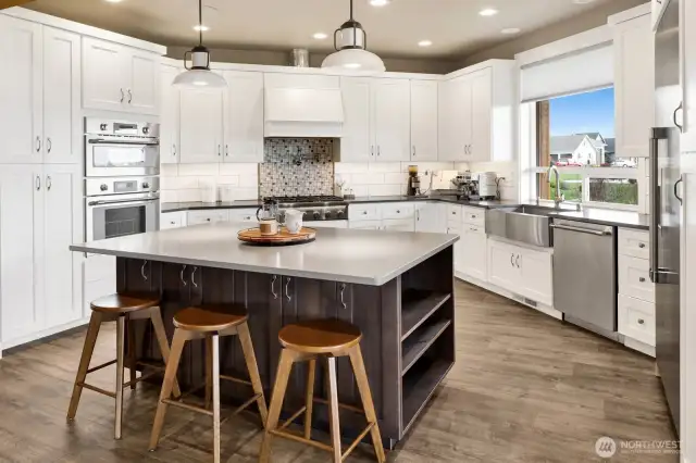 It's truly any chef's happy place when the kitchen comes equipped with a large island that offers both surrounding storage space for all your kitchen tools, large appliances, and recipe books....and is large enough for all your guests to gather around while entertaining.
