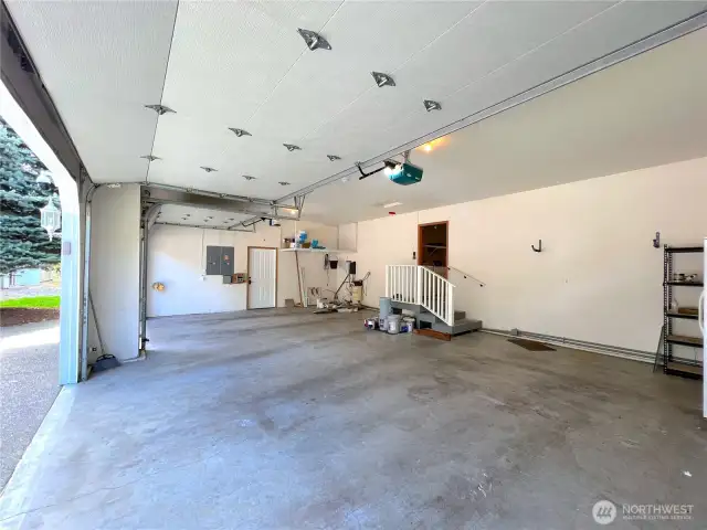 oversized 3-car garage