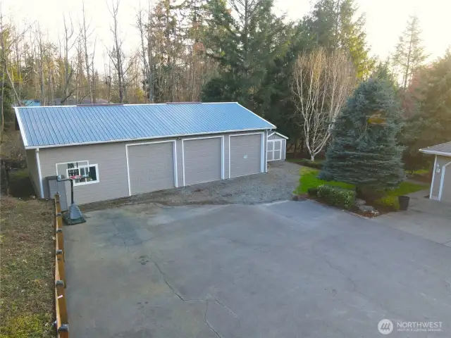 Massive 1500 sqft shop