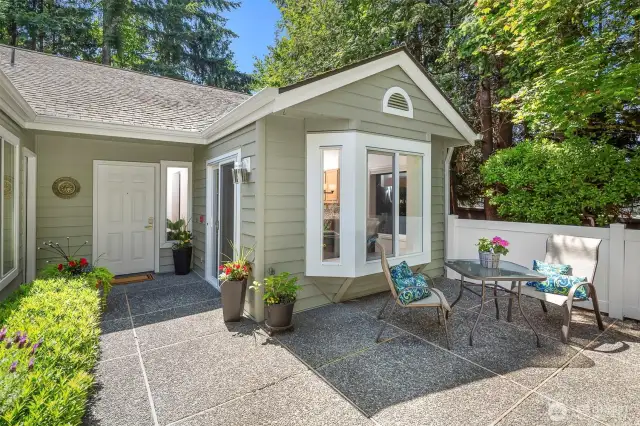 Lovely fully fenced garden patio with plenty of space to entertain.