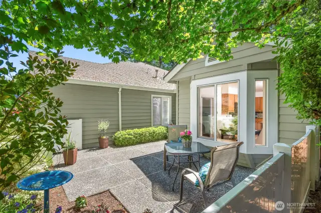 Private fully fenced garden patio.