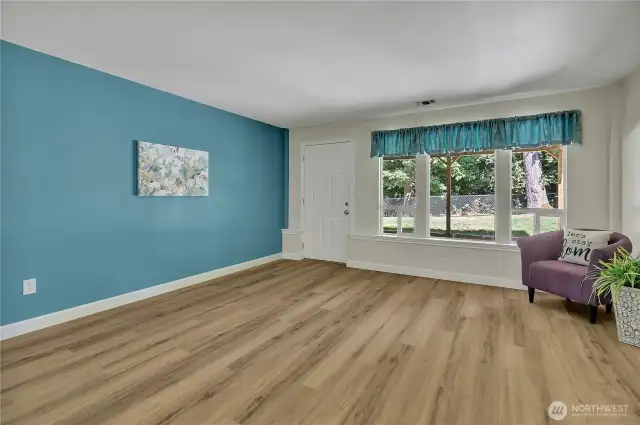 Bonus Room with door leading to the backyard.