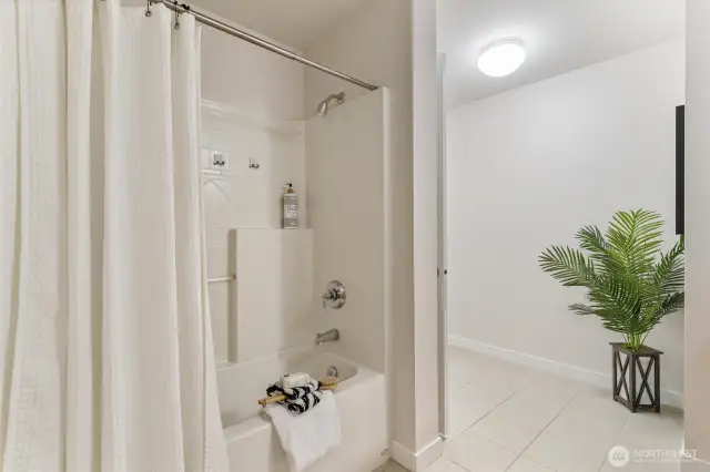 Full bathtub
