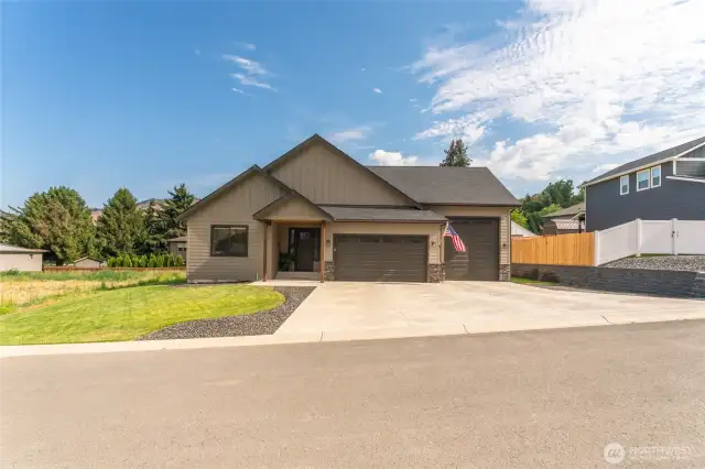 Welcome to 113 Freedom Hills in Cashmere!
